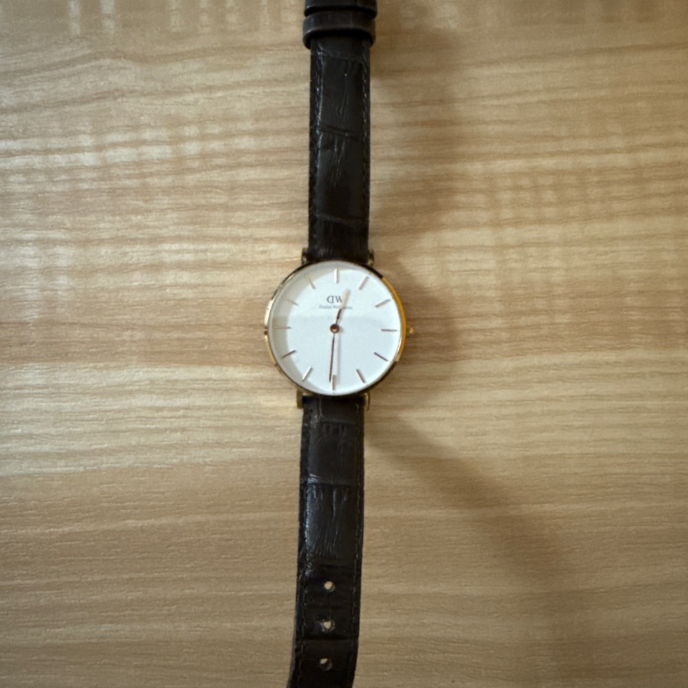 Daniel Wellington Watch - image 1